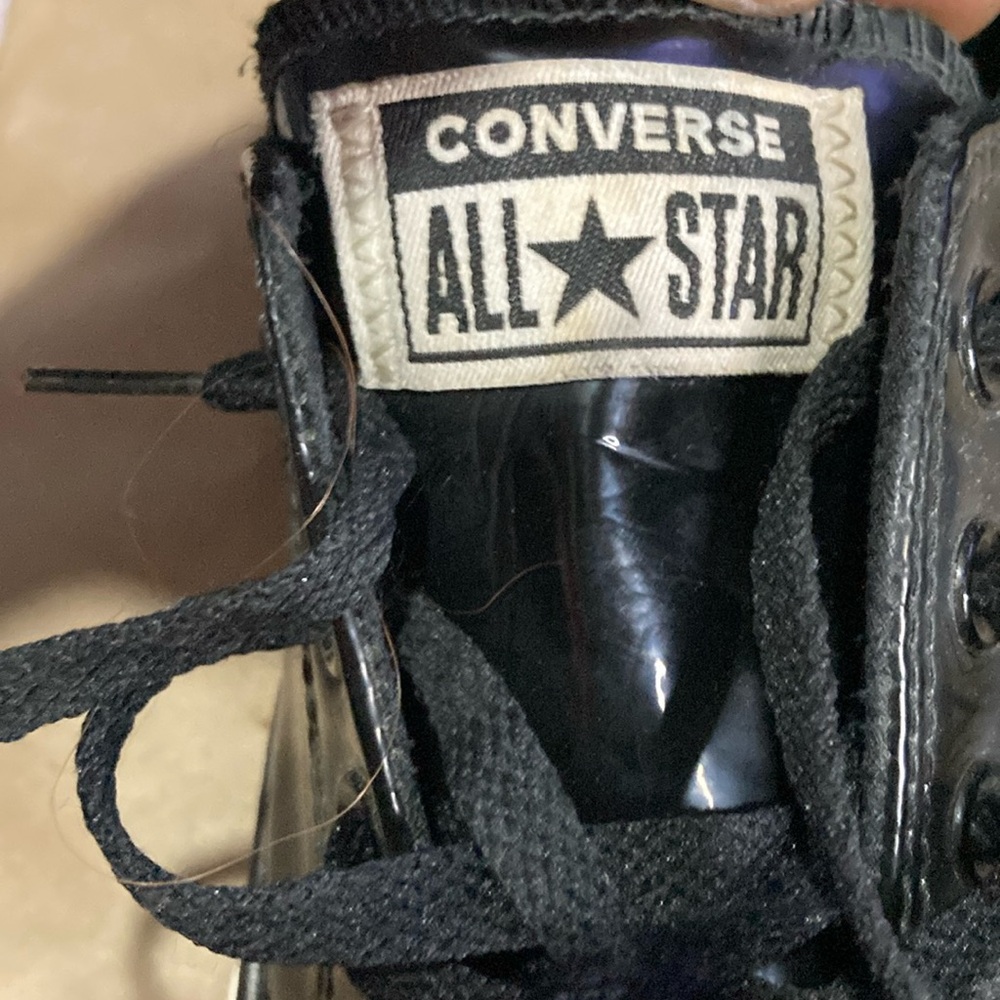 Black unisex low top sneakers